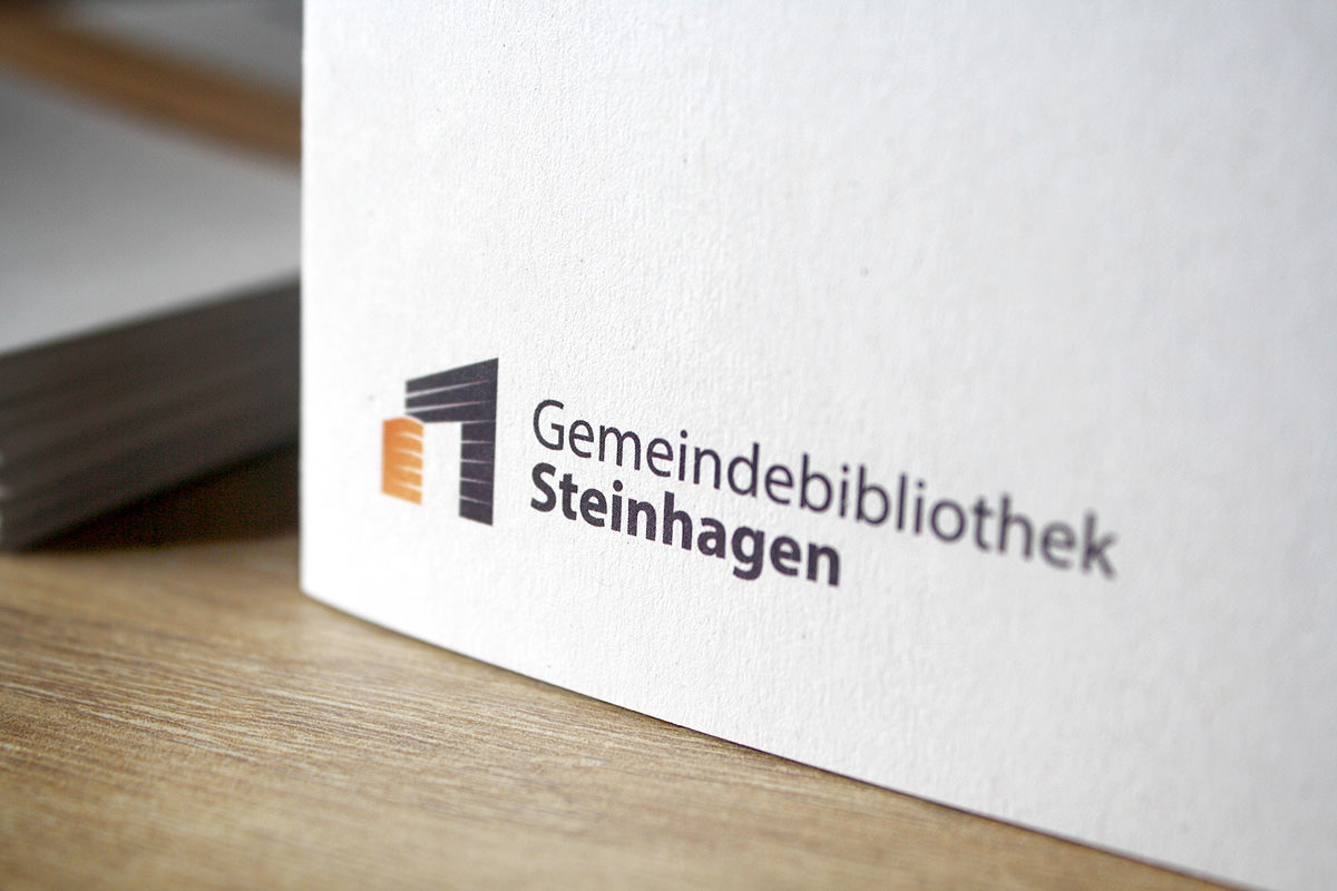 Logo Design für Bibliothek auf gedruckten Bestandteilen
